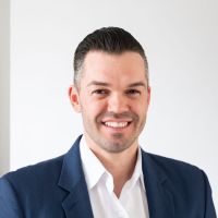 Alexander Kofanow credit Raimar von Wienskowski 7 scaled e1684679187455 1 e1739701919300 Autor